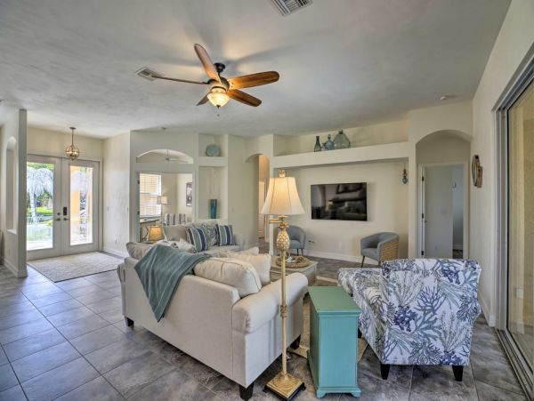 Cape Coral Luxury Four Bedroom Vacation Home with Caged Pool