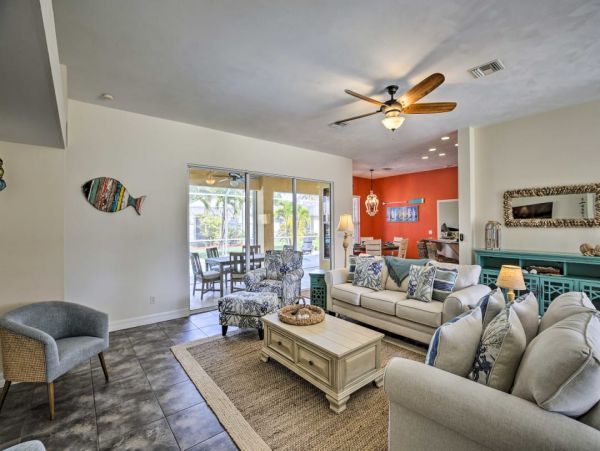 Cape Coral Luxury Four Bedroom Vacation Home with Caged Pool