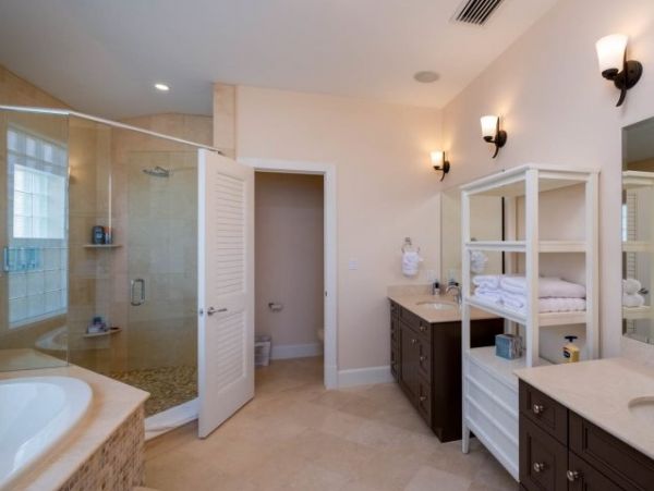 Four Bedroom Oceanfront Home in Islamorada Sleeps 8 Guests
