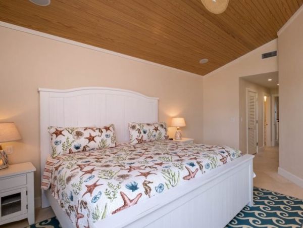 Four Bedroom Oceanfront Home in Islamorada Sleeps 8 Guests