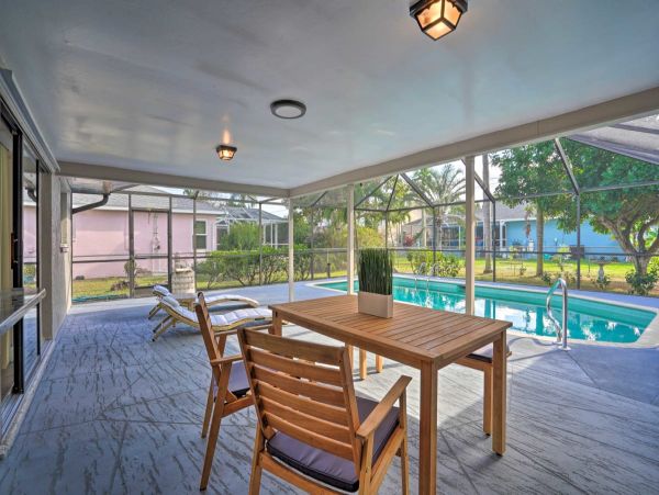 Charming Vacation Home in Cape Coral 8 Guests with Pool