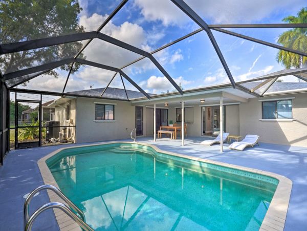 Charming Vacation Home in Cape Coral 8 Guests with Pool
