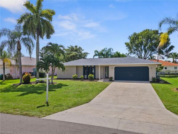 Charming Vacation Home in Cape Coral 8 Guests with Pool