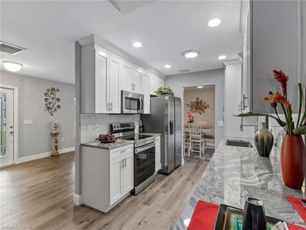 Charming Vacation Home in Cape Coral 8 Guests with Pool