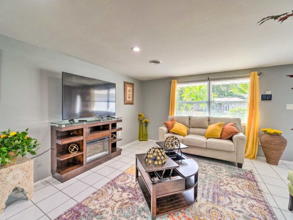 Venice Vacation Home with Pool & SPA - Close to Beach