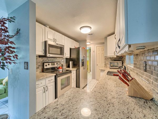 Venice Vacation Home with Pool & SPA - Close to Beach