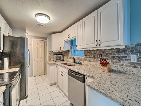 Venice Vacation Home with Pool & SPA - Close to Beach