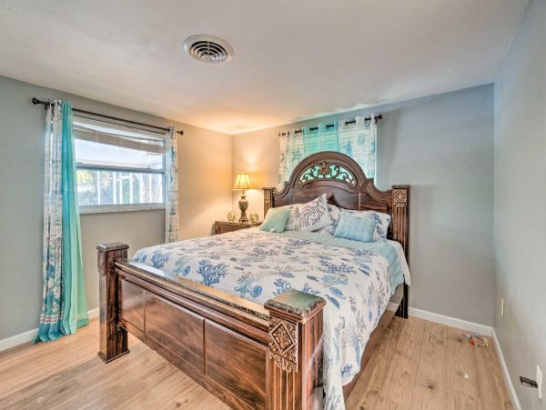 Venice Vacation Home with Pool & SPA - Close to Beach