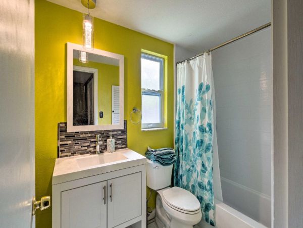 Venice Vacation Home with Pool & SPA - Close to Beach