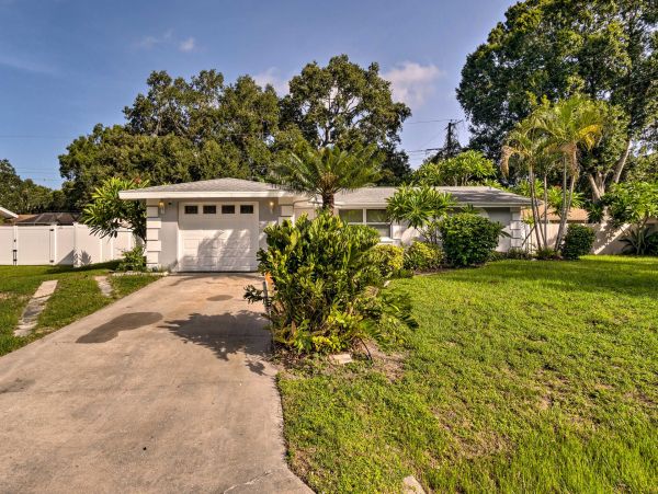 Venice Vacation Home with Pool & SPA - Close to Beach