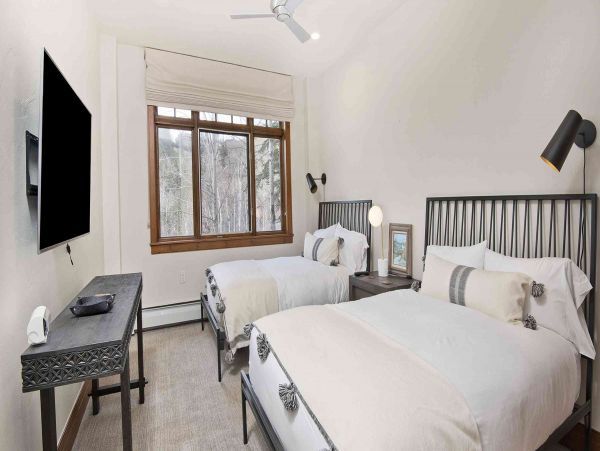 Bachelor Gulch Three Bedroom Penthouse Ski in/Ski out