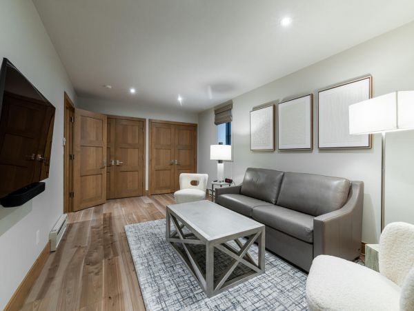 3 plus Den Townhome ski in ski out near Village