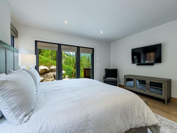 3 plus Den Townhome ski in ski out near Village