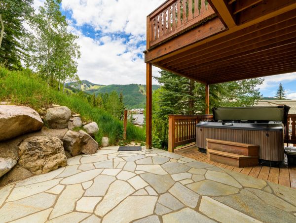 3 plus Den Townhome ski in ski out near Village