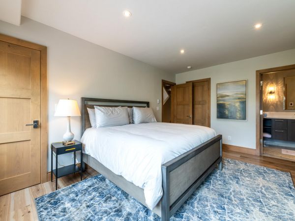 3 plus Den Townhome ski in ski out near Village