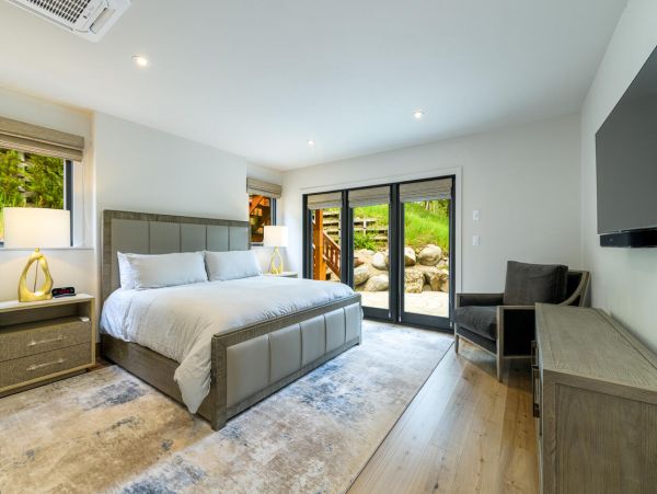 3 plus Den Townhome ski in ski out near Village