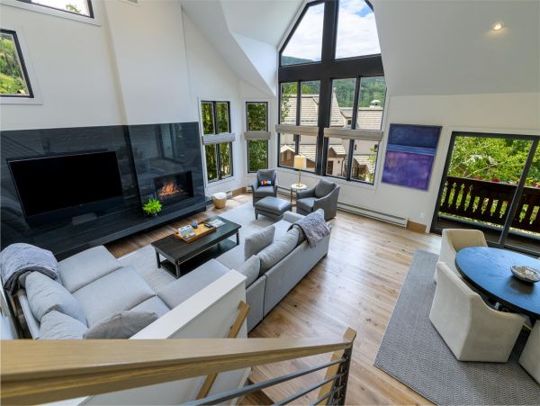 3 plus Den Townhome ski in ski out near Village