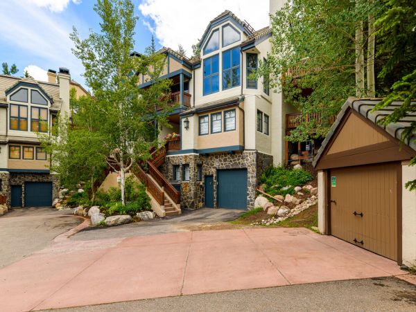 3 plus Den Townhome ski in ski out near Village