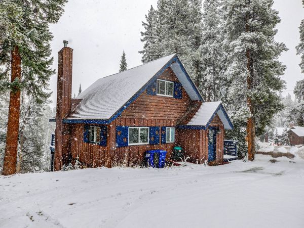 3 Bedroom + Den Chalet with Private Hot Tub in Breckenridge
