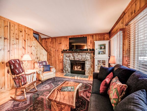 3 Bedroom + Den Chalet with Private Hot Tub in Breckenridge