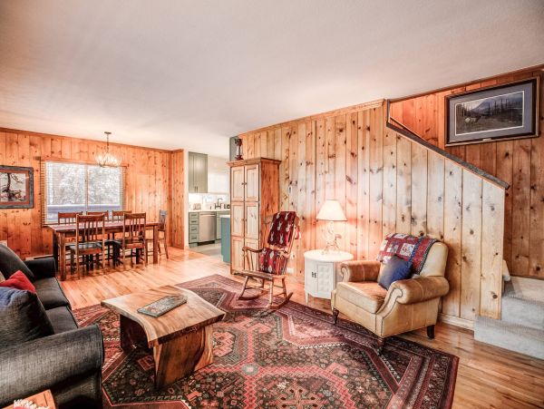 3 Bedroom + Den Chalet with Private Hot Tub in Breckenridge