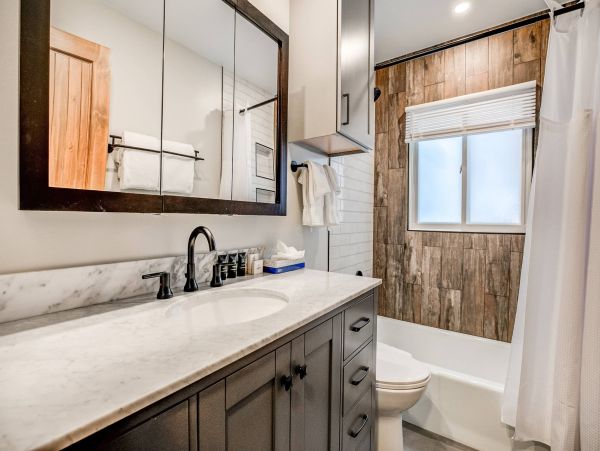 3 Bedroom + Den Chalet with Private Hot Tub in Breckenridge