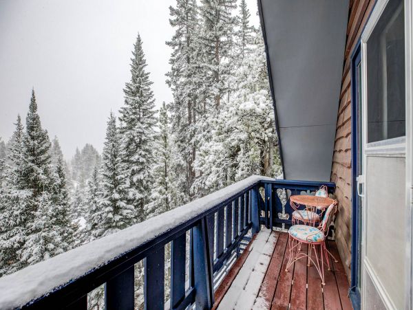 3 Bedroom + Den Chalet with Private Hot Tub in Breckenridge