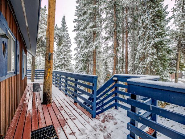 3 Bedroom + Den Chalet with Private Hot Tub in Breckenridge