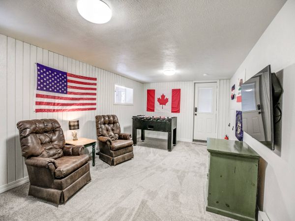 3 Bedroom + Den Chalet with Private Hot Tub in Breckenridge