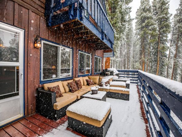 3 Bedroom + Den Chalet with Private Hot Tub in Breckenridge