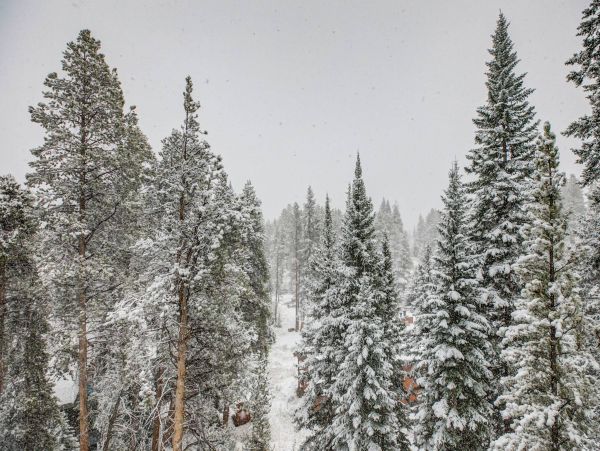 3 Bedroom + Den Chalet with Private Hot Tub in Breckenridge
