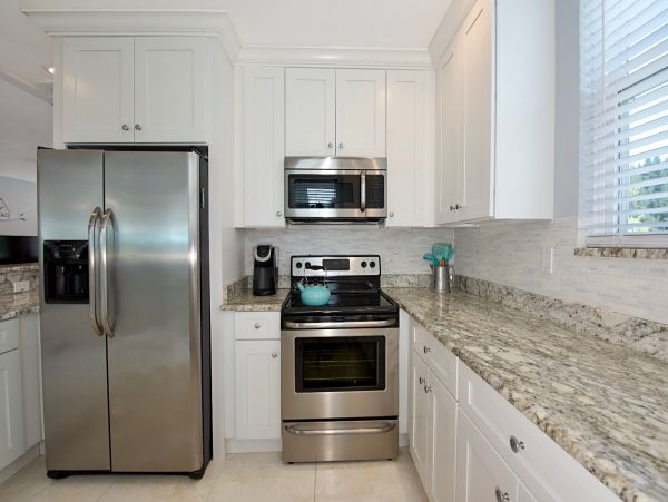 Fort Myers Vacation Home Eight Guests - Walk to Beach