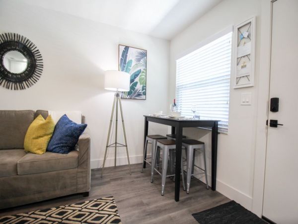 Modern One Bedroom Vacation Condo in Sarasota