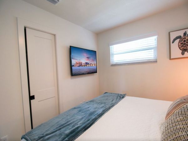 Modern One Bedroom Vacation Condo in Sarasota