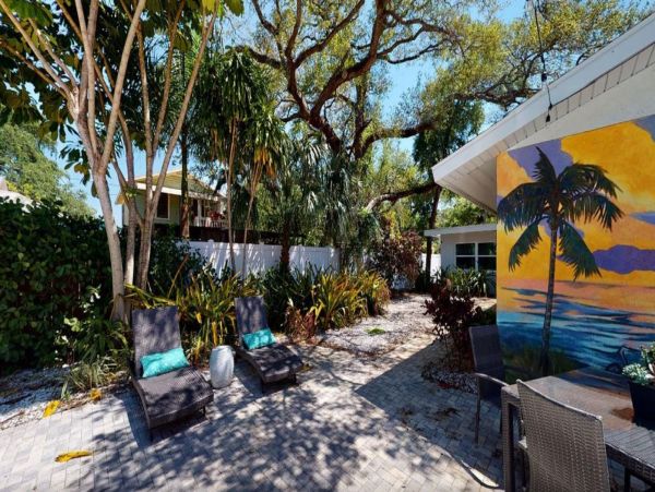 Modern One Bedroom Vacation Condo in Sarasota
