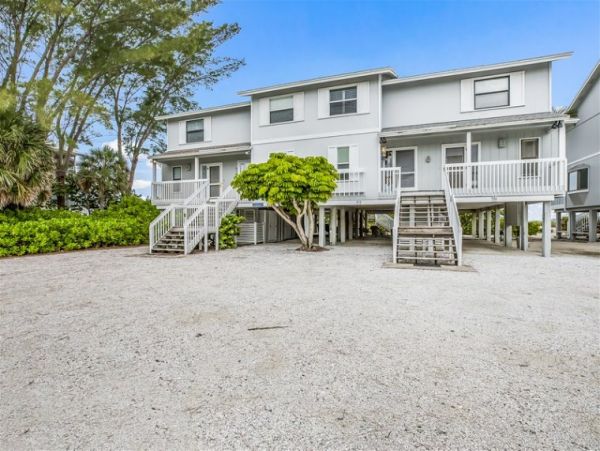 Beachfront Two Bedroom Townhome in Boca Grande Sleeps Six