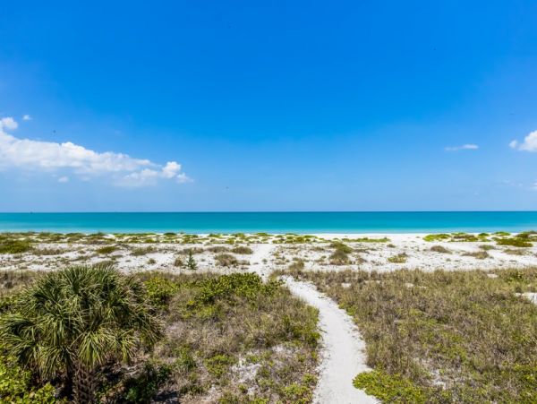 Beachfront Two Bedroom Townhome in Boca Grande Sleeps Six