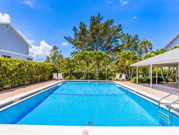 Beachfront Two Bedroom Townhome in Boca Grande Sleeps Six