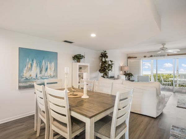 Beachfront Two Bedroom Townhome in Boca Grande Sleeps Six