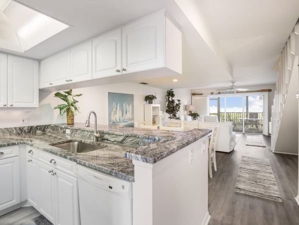 Beachfront Two Bedroom Townhome in Boca Grande Sleeps Six