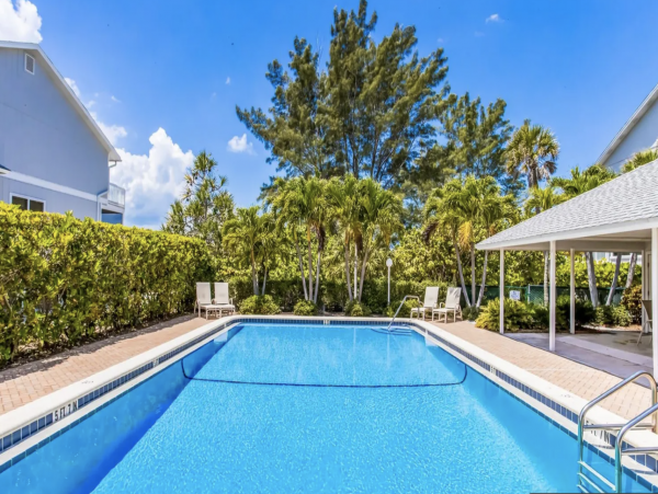 Beachfront Two Bedroom Townhome in Boca Grande Sleeps Six