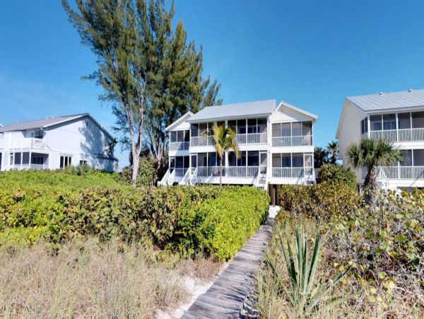 Boca Grande Two Bedroom Villa on Beach Gulf View Sleeps 4