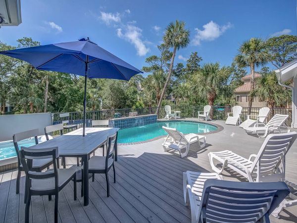 Six Bedroom Walk to Beach Vacation Home in Hilton Head