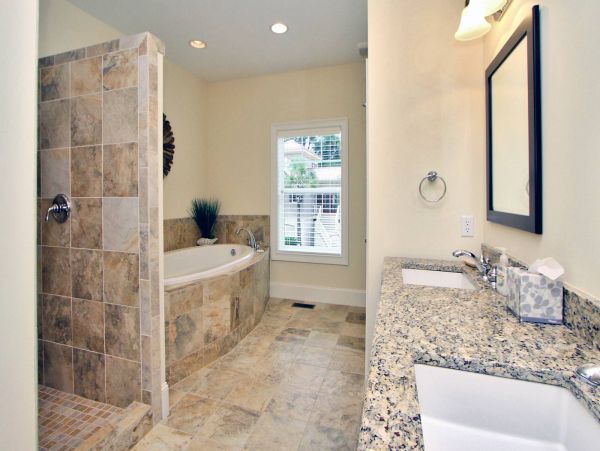 Six Bedroom Walk to Beach Vacation Home in Hilton Head
