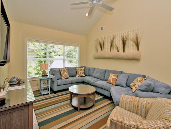 Six Bedroom Walk to Beach Vacation Home in Hilton Head
