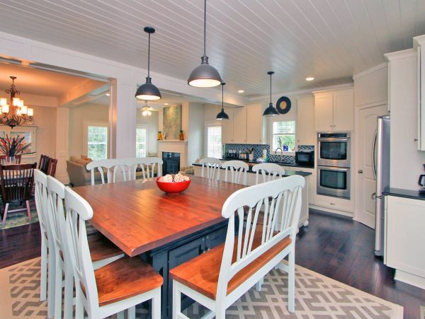 Six Bedroom Walk to Beach Vacation Home in Hilton Head