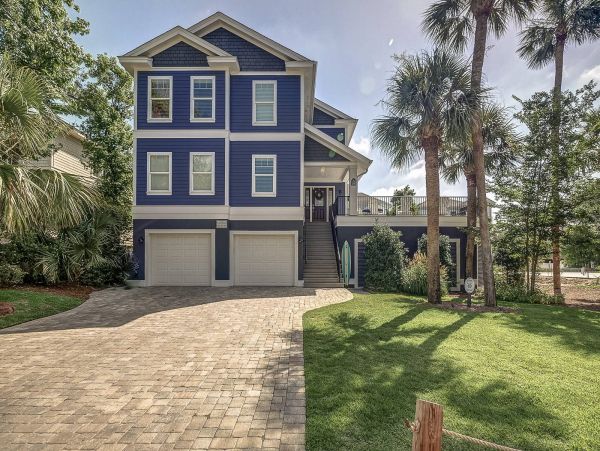Six Bedroom Walk to Beach Vacation Home in Hilton Head