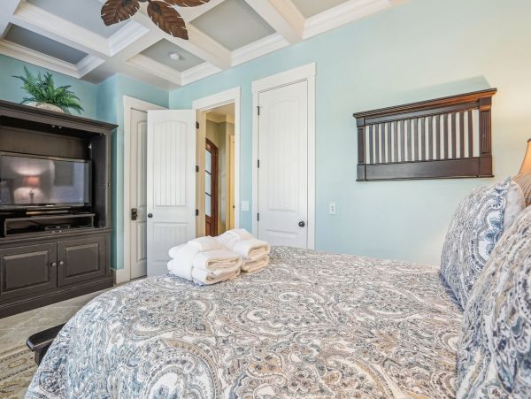 Hilton Head Luxury Vacation Home  Singleton Beach 7-Bedroom Villa with Private Pool