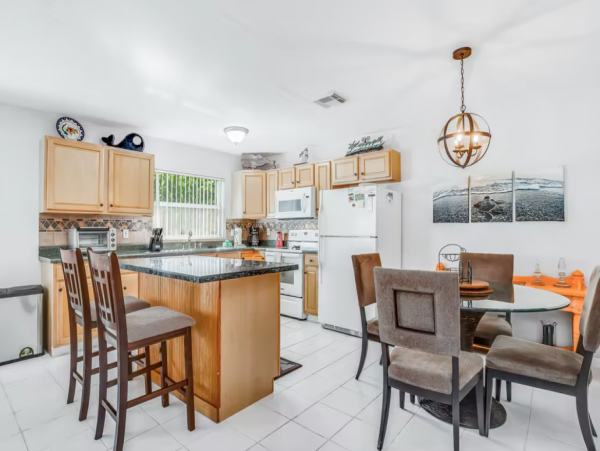 Naples Home Close to Beach Private Pool/Spa & Fast WIFI