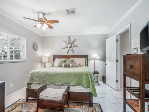 Naples Home Close to Beach Private Pool/Spa & Fast WIFI